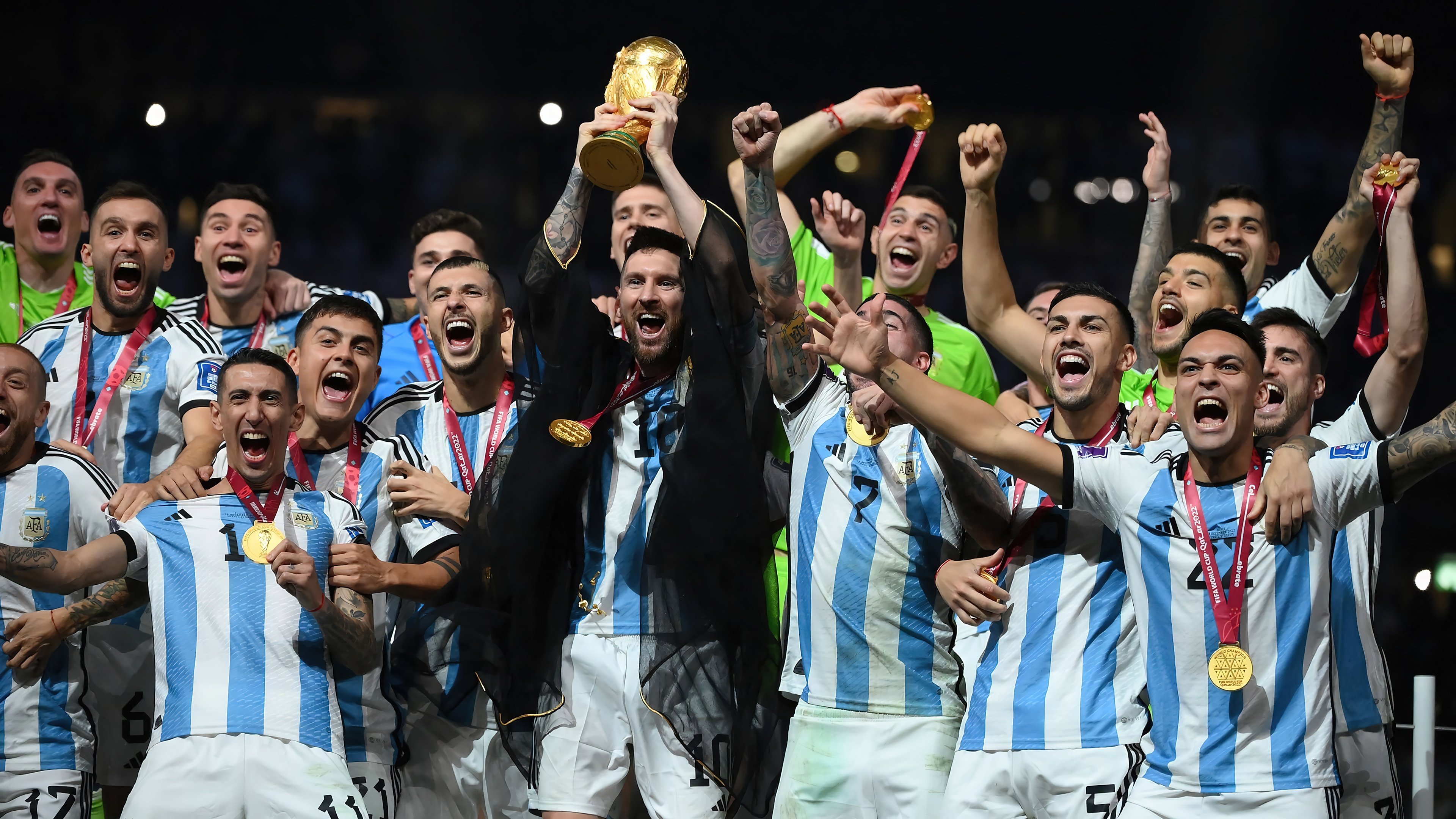 Fondos de pantalla Selección Argentina con trofeo Copa Mundial FIFA