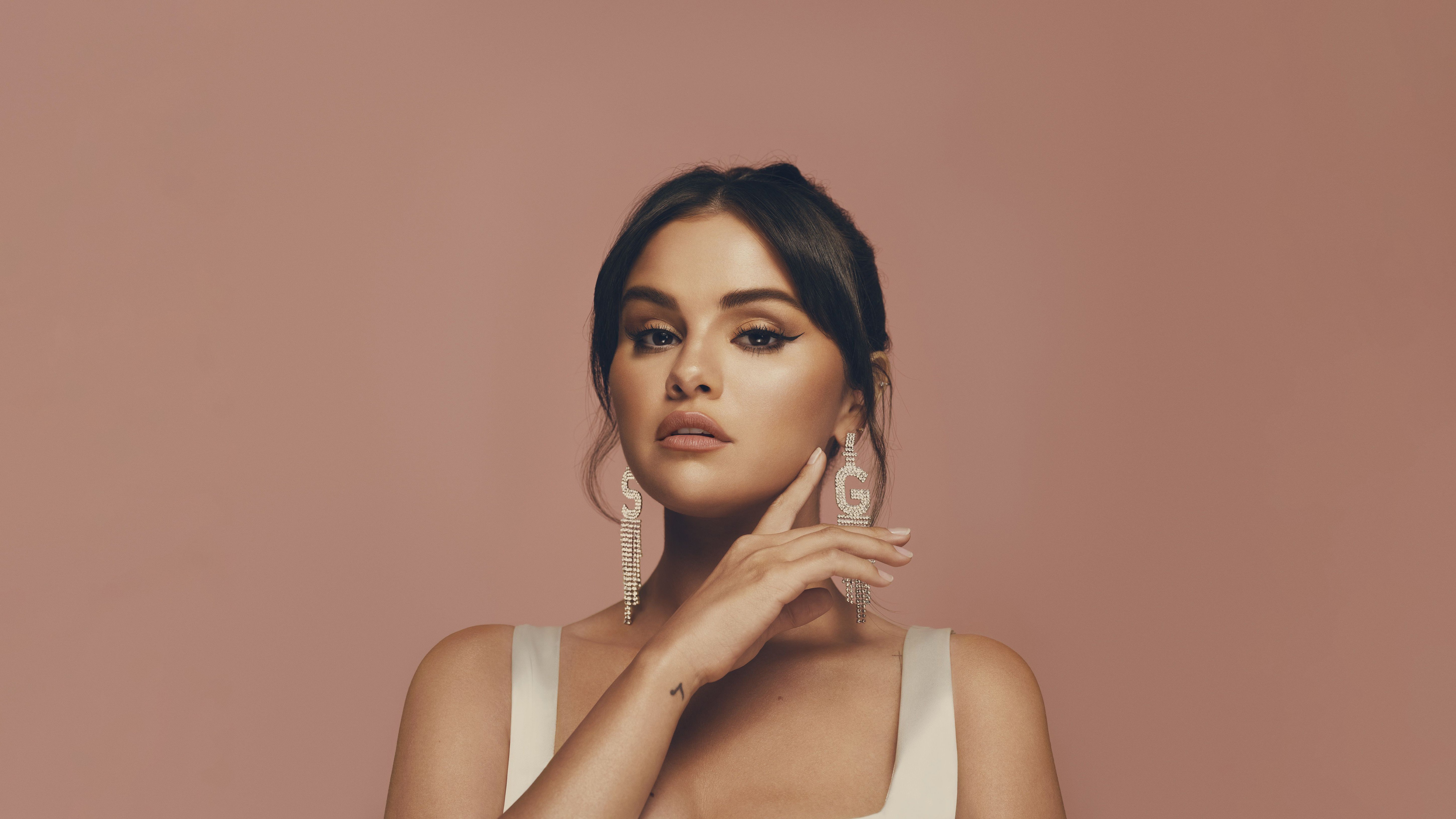 Wallpaper Selena Gomez Rare Beauty