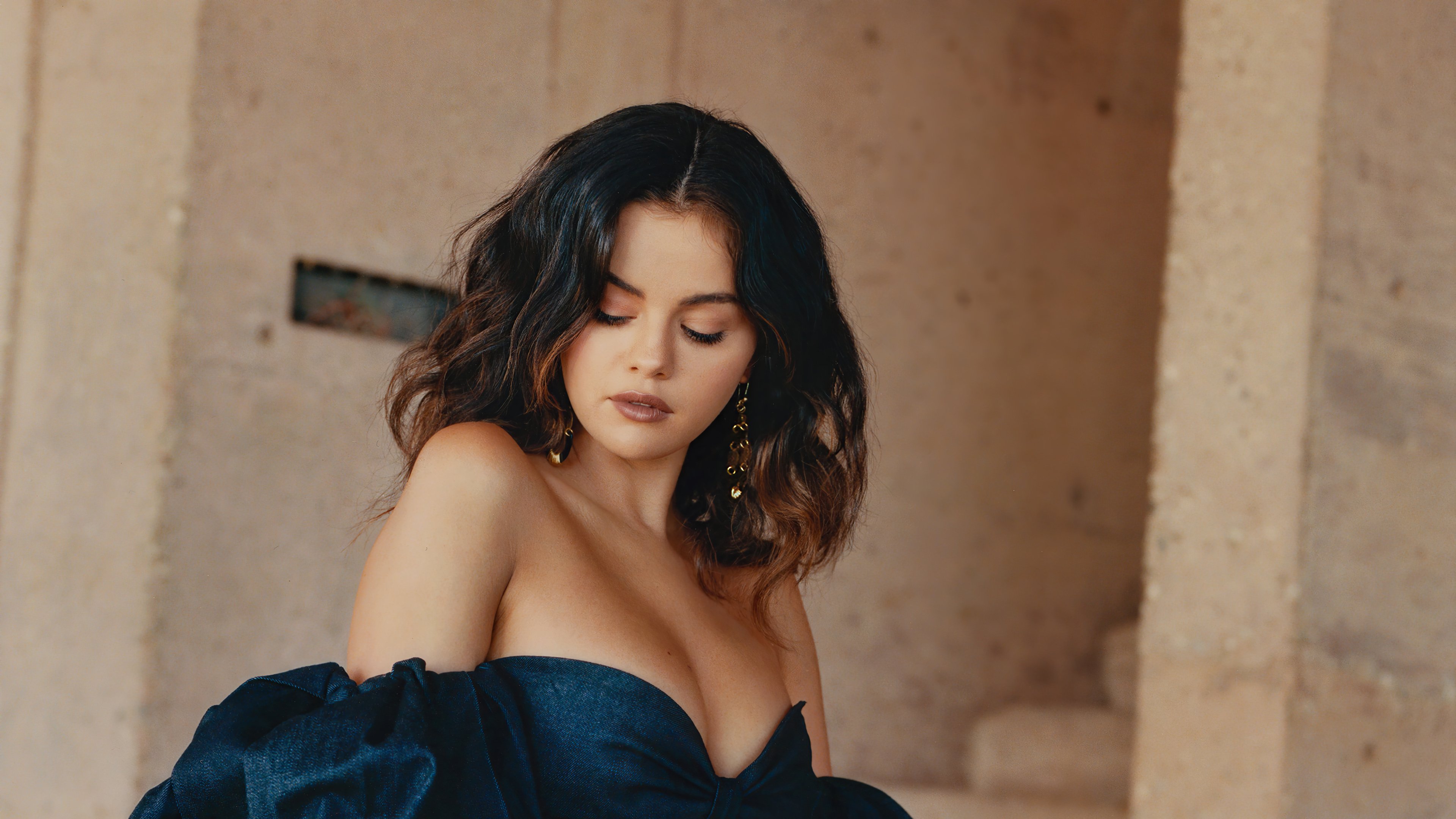 Wallpaper Selena Gomez blue dress