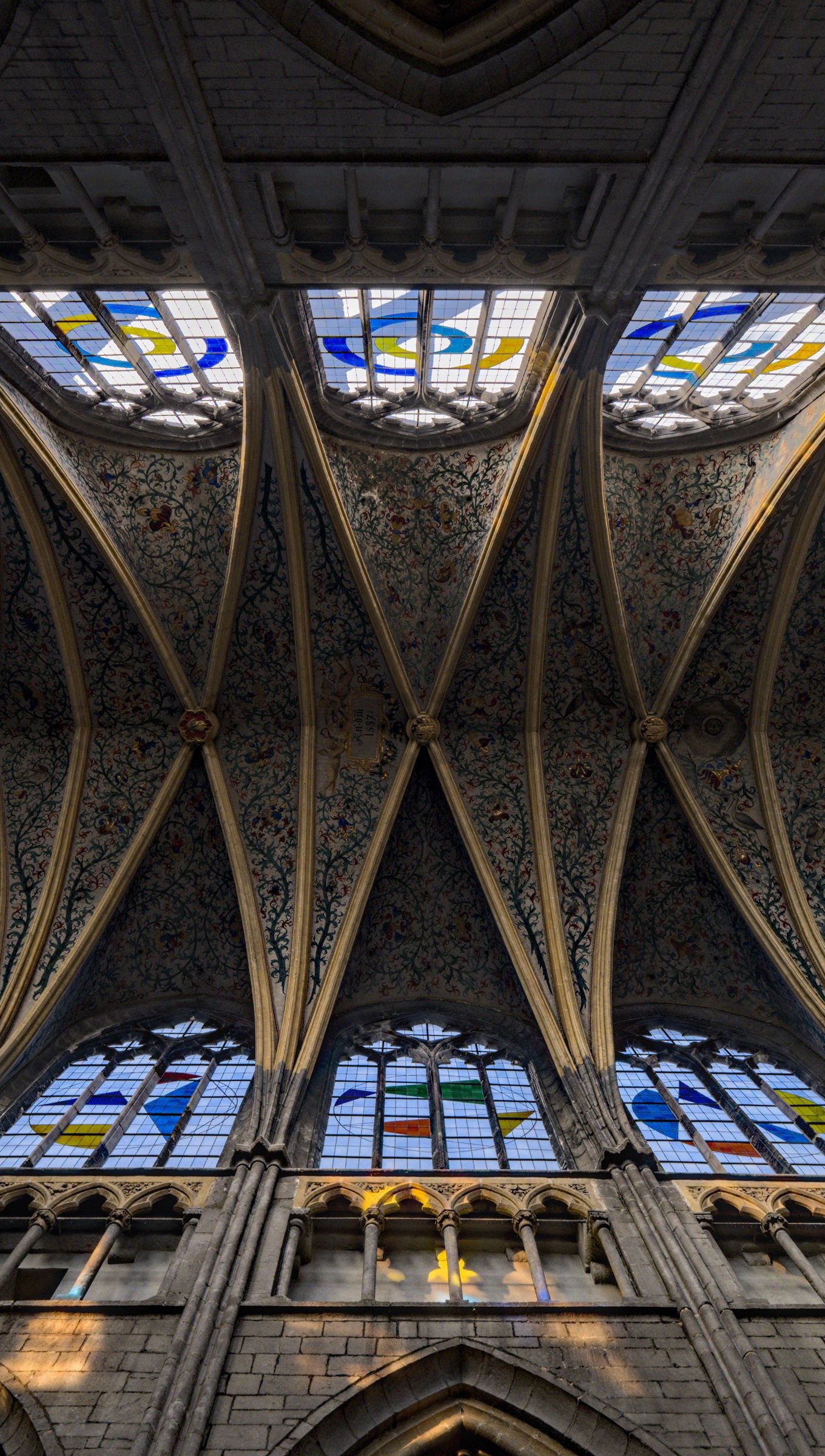 Wallpaper Gothic church arcs Vertical