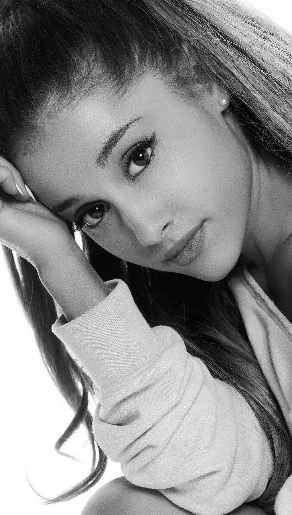 Wallpaper Singer Ariana Grande Vertical