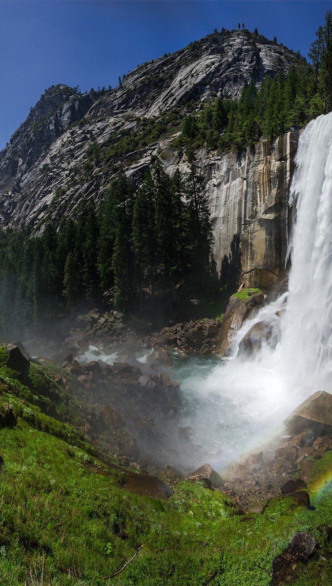 Wallpaper Waterfall in Yosemite National Park Vertical