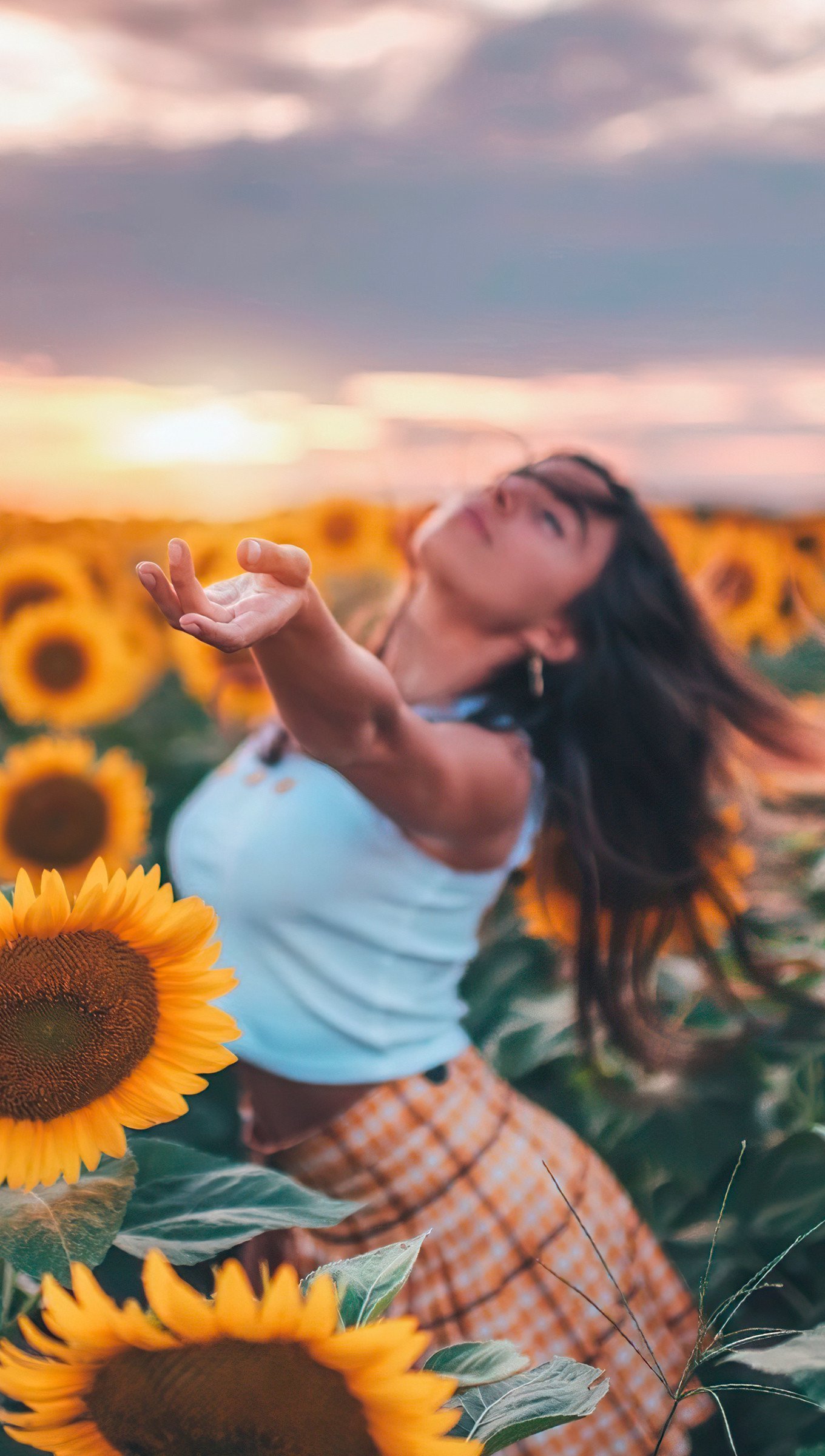 Wallpaper Girl in field of sunflowers Vertical