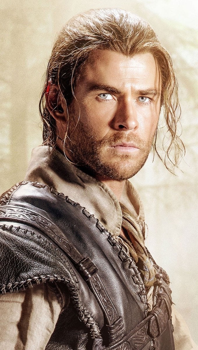 Wallpaper Chris Hemsworth in The Hunter and the Ice Queen Vertical