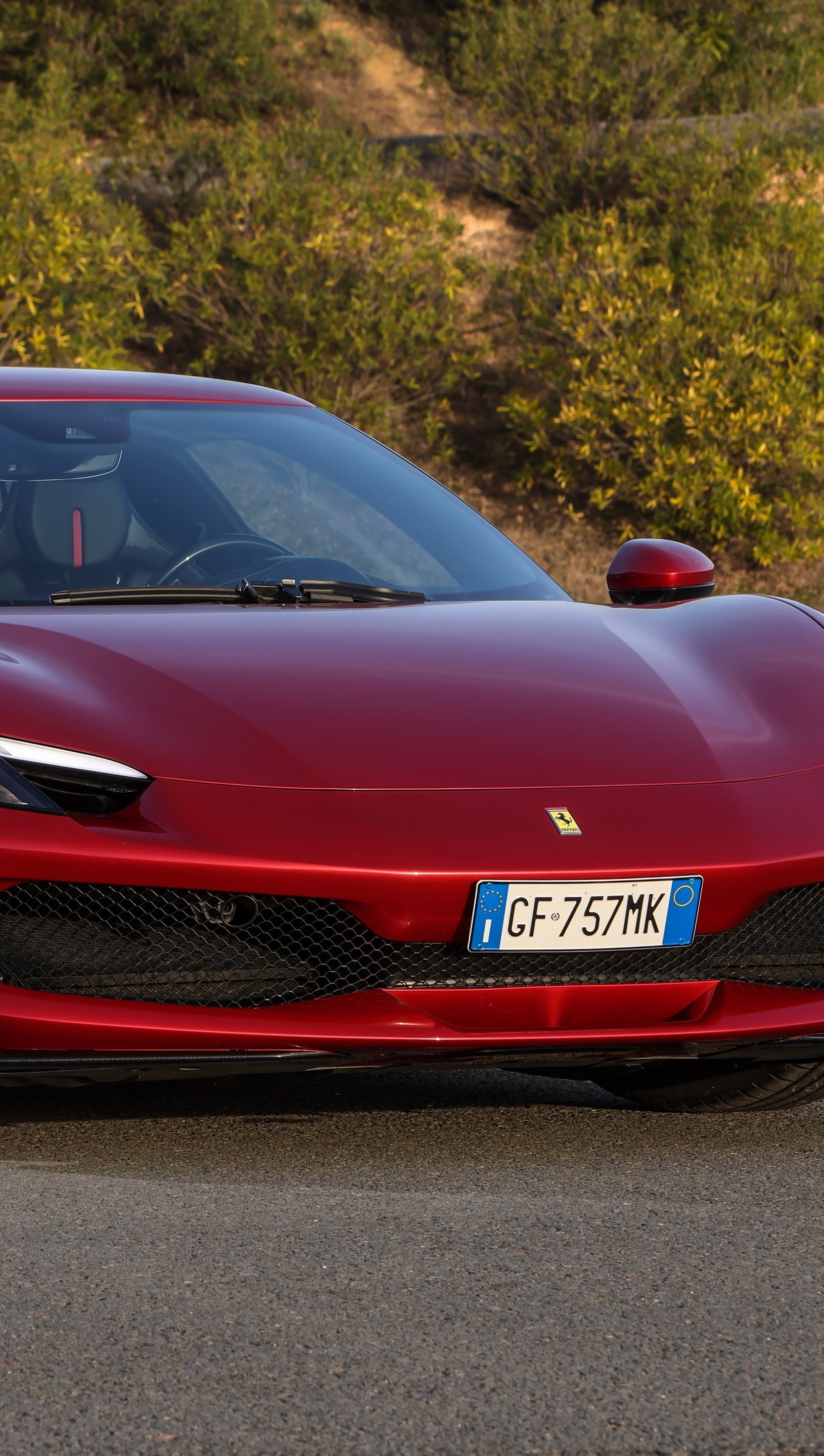 Fondos de pantalla Ferrari 296 GTB 2022 rojo Vertical