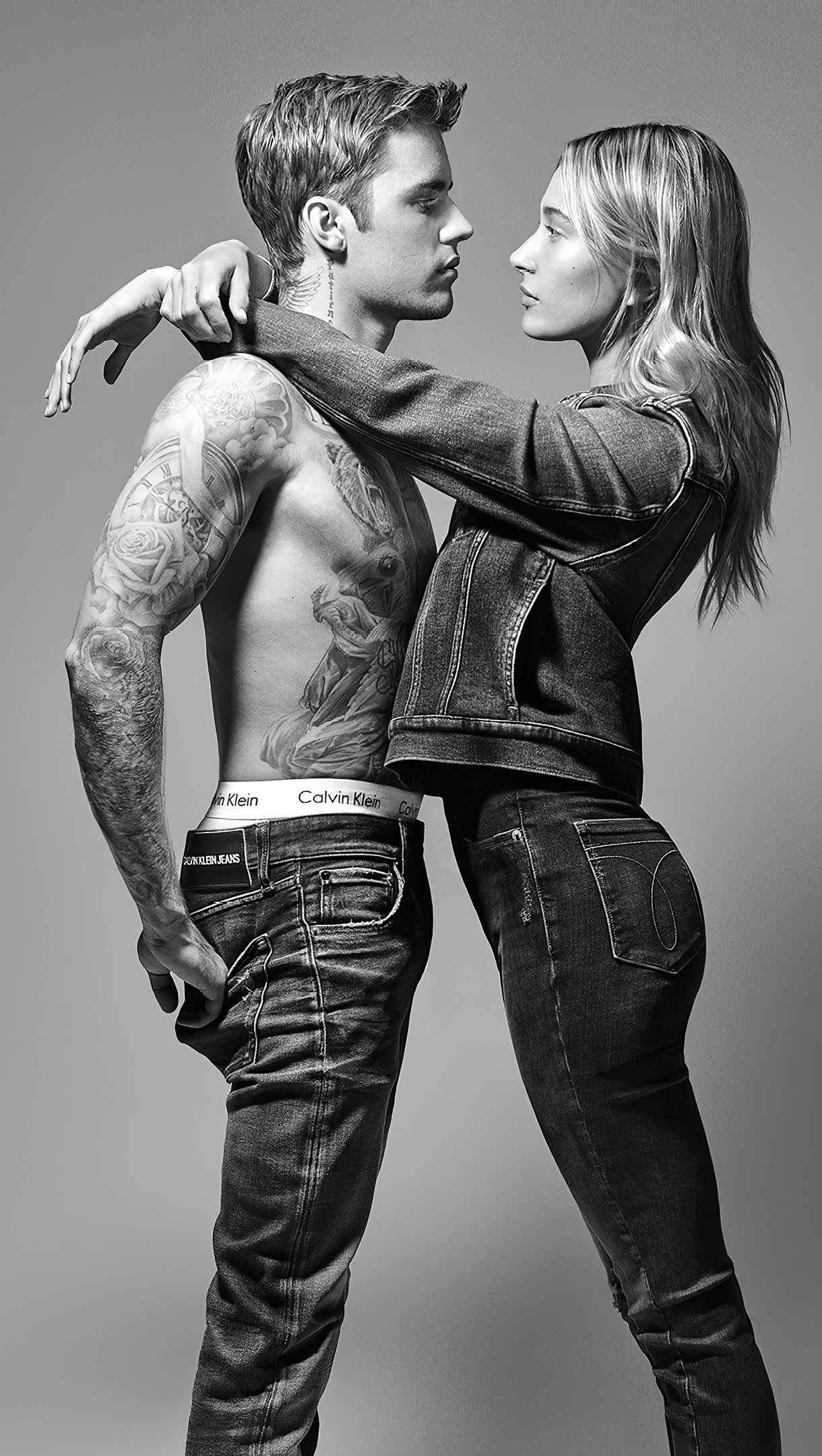 Fondos de pantalla Justin Bieber y Hailey Bieber para Calvin Klein Vertical