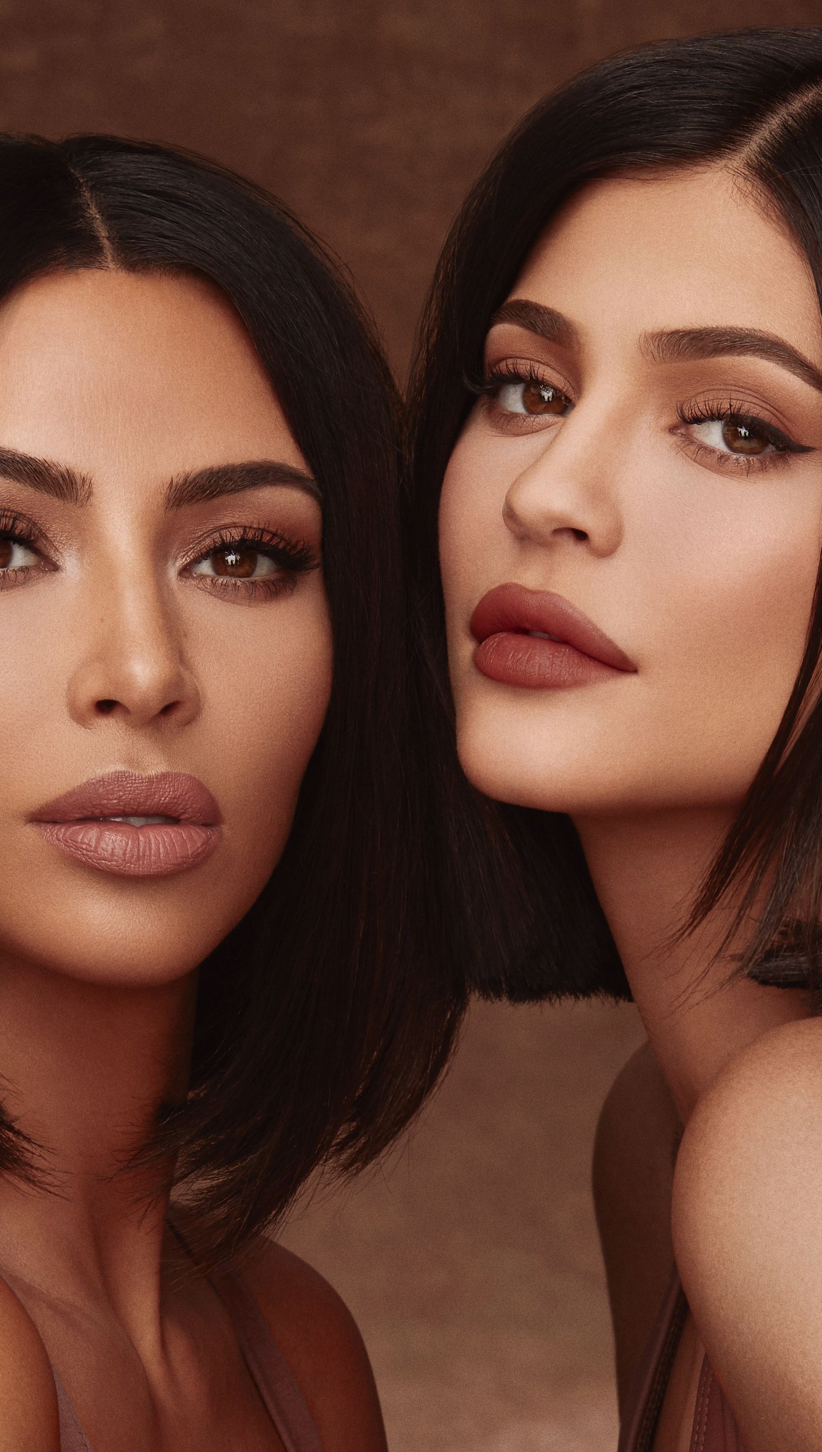 Wallpaper Kim Kardashian and Kylie Jenner Vertical