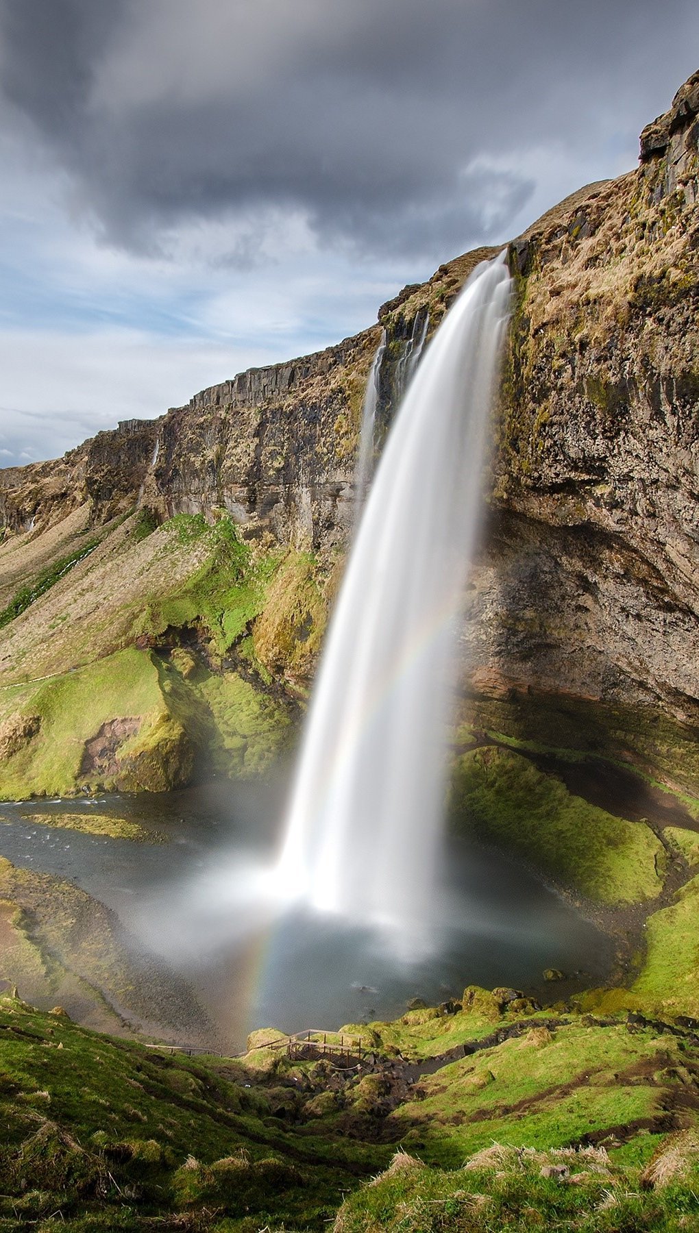 Fondos de pantalla La cascada Seljalandsfoss en Islandia Vertical