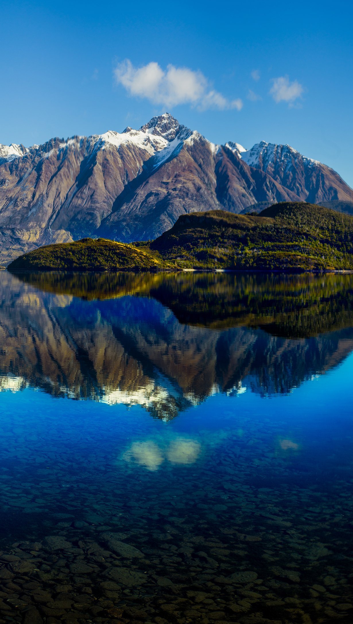 Fondos de pantalla Lago reflejando montañas Vertical