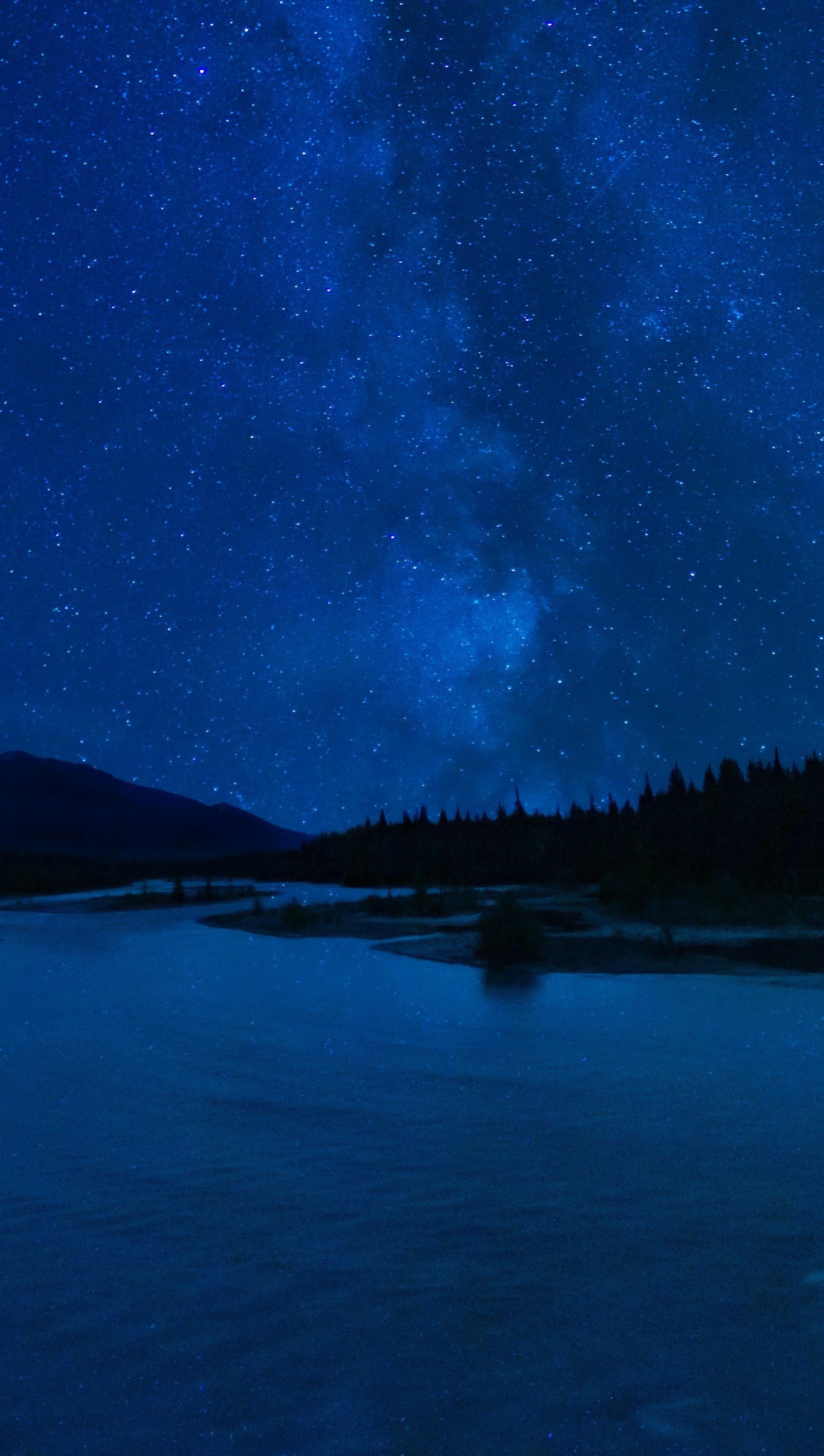 Fondos de pantalla Noche oscura en lago Vertical