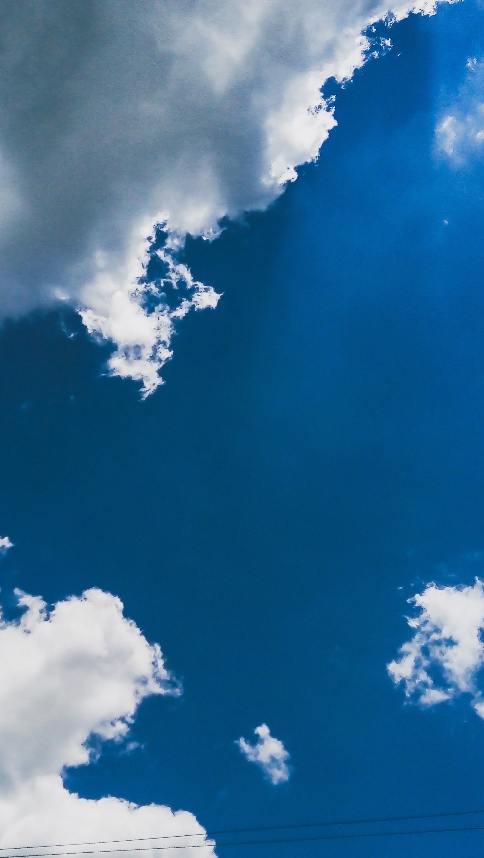 Fondos de pantalla Nubes en el cielo Vertical