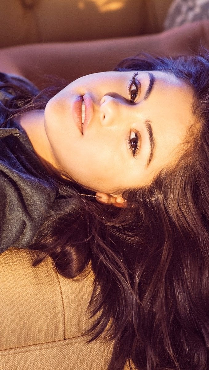 Wallpaper Selena Gomez in an armchair Vertical