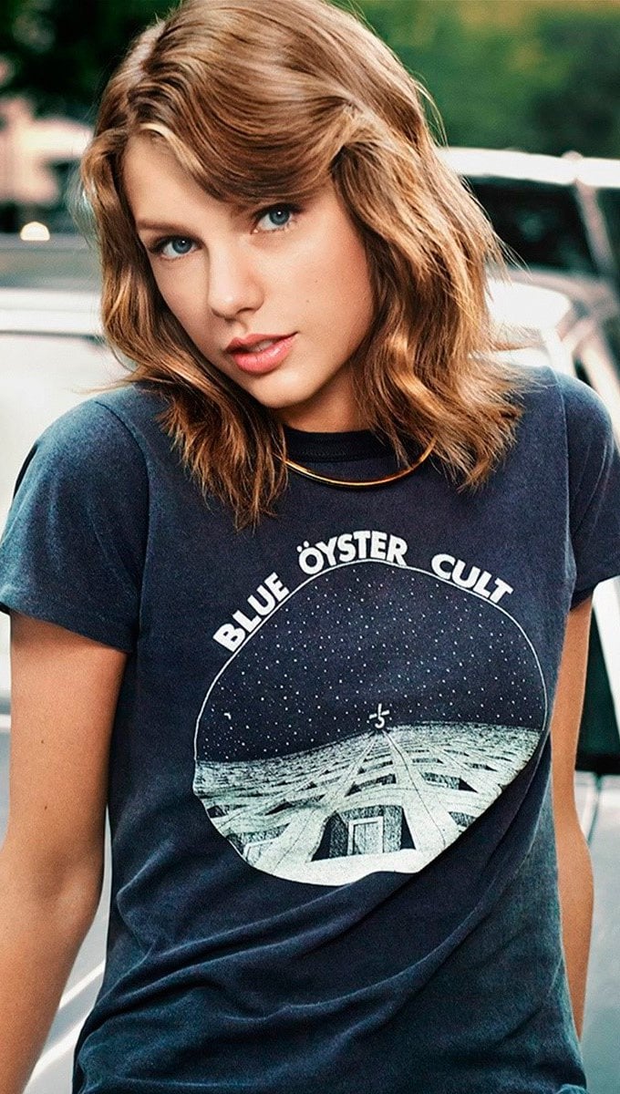 Wallpaper Taylor Swift and a car Vertical